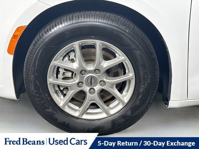 Used 2023 Chrysler Pacifica Touring-L FWD image 36