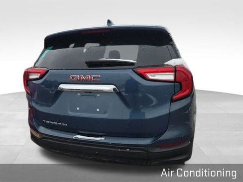 Used 2024 GMC Terrain SLE image 7