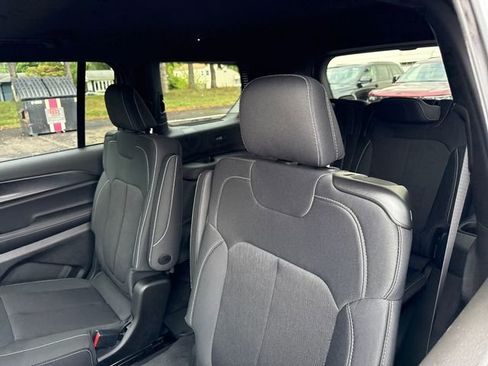 New 2025 Jeep Grand Cherokee L Laredo w/ Luxury Tech Group I image 5