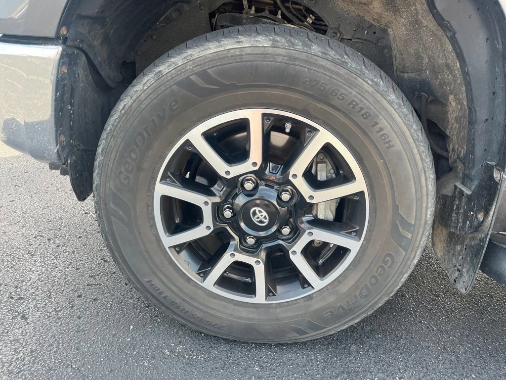 Used 2018 Toyota Tundra Limited w/ Limited Premium Package AWD/4WD image 9