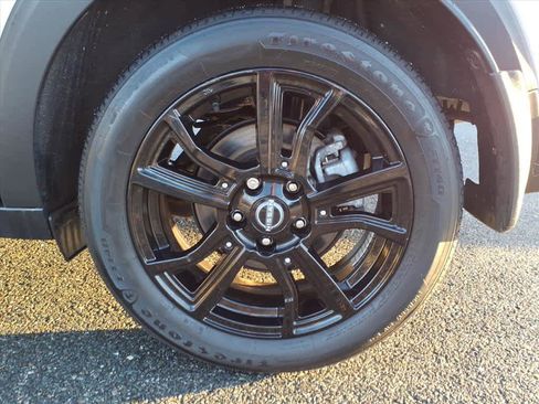 Used 2023 Nissan Kicks SV image 9