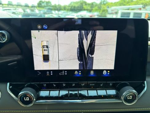 Used 2025 Chevrolet Colorado ZR2 w/ Technology Package AWD/4WD image 30