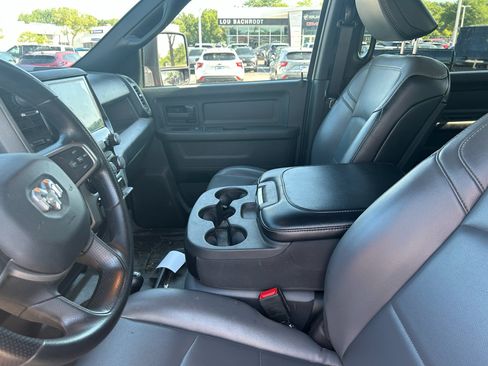 Used 2024 RAM 2500 Tradesman w/ Chrome Appearance Group AWD/4WD image 9