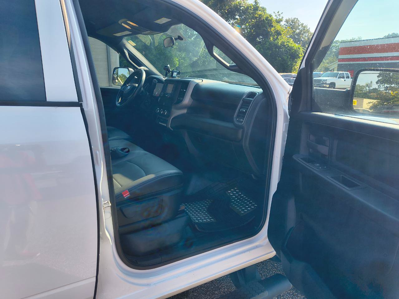 Used 2022 RAM 5500 Tradesman AWD/4WD image 9