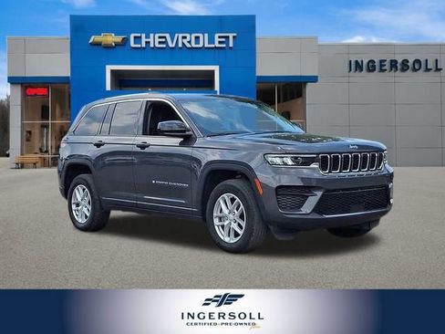 Used 2023 Jeep Grand Cherokee Laredo image 1