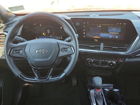 Used 2026 Chevrolet Trax RS w/ Sunroof Package image 6