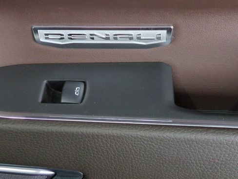 Used 2025 GMC Sierra 1500 Denali w/ Denali Reserve Package AWD/4WD image 21