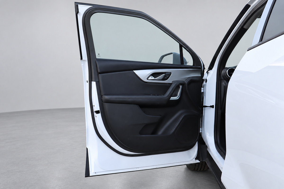 Used 2020 Chevrolet Blazer LT w/ LPO, Floor Liner Package FWD image 23