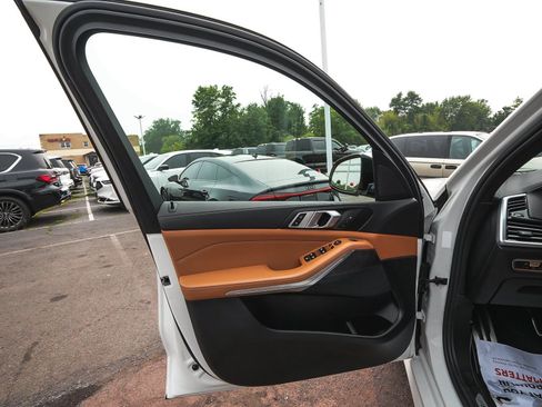 Used 2022 BMW X5 xDrive40i w/ M Sport Package AWD/4WD image 11