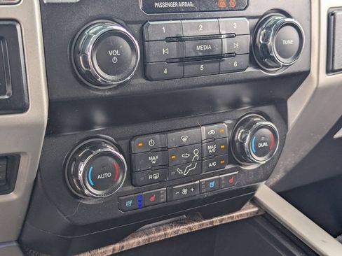 Used 2019 Ford F250 Lariat w/ Lariat Ultimate Package AWD/4WD image 31