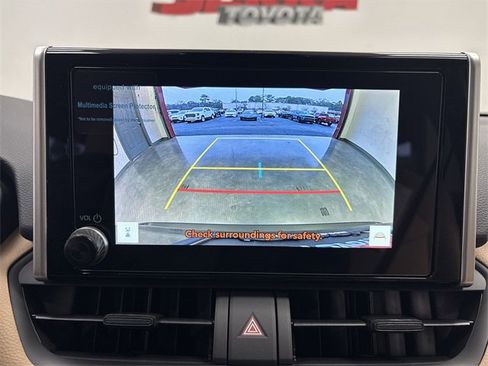 Used 2025 Toyota RAV4 LE image 18