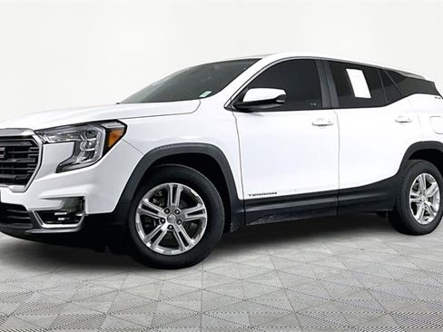 Used 2023 GMC Terrain SLE image 1