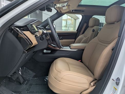New 2025 Land Rover Range Rover Sport SE image 17