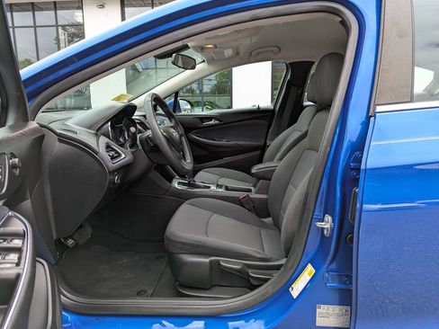 Used 2018 Chevrolet Cruze LT FWD image 12