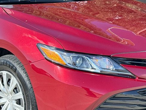 Used 2020 Toyota Camry LE image 10
