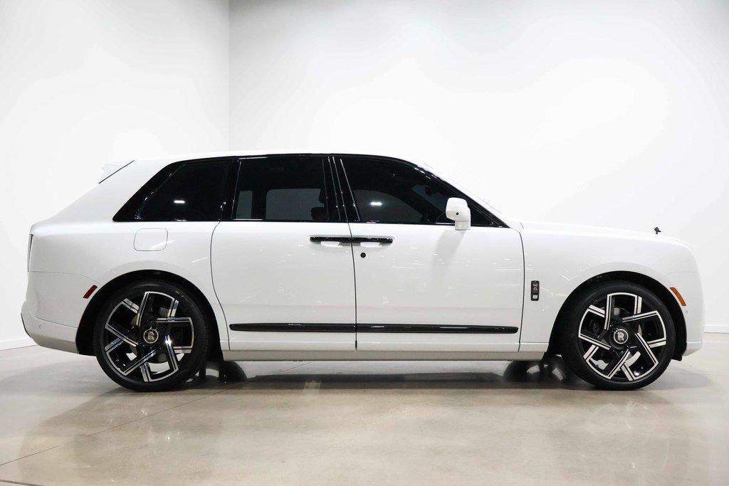 Used 2025 Rolls-Royce Cullinan Black Badge AWD/4WD image 93