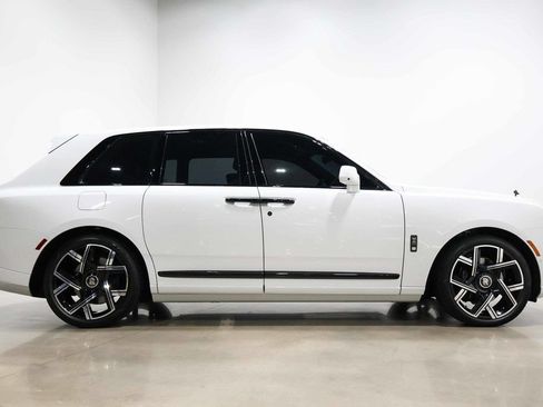 Used 2025 Rolls-Royce Cullinan Black Badge AWD/4WD image 93