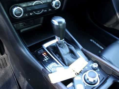 Used 2018 MAZDA MAZDA3 Touring image 15