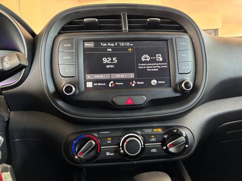Used 2025 Kia Soul LX w/ LX Technology Package FWD image 17