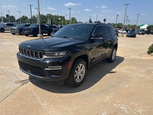 Used 2023 Jeep Grand Cherokee Limited w/ Luxury Tech Group II AWD/4WD image 3