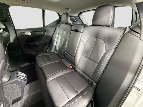 Certified 2025 Volvo XC40 B5 Core image 25