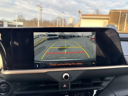 Used 2024 Toyota Crown XLE image 18