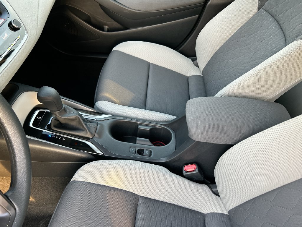 Used 2025 Toyota Corolla LE FWD image 27