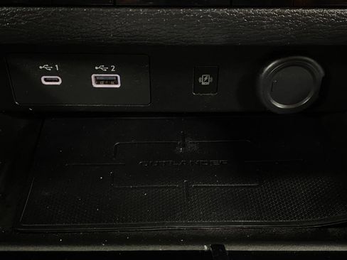 Used 2024 Mitsubishi Outlander AWD image 27