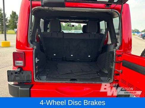 Used 2018 Jeep Wrangler Unlimited Sahara w/ Connectivity Group image 39