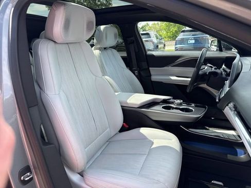 Used 2024 Cadillac Lyriq Luxury AWD/4WD image 32