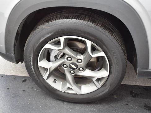 Used 2025 Chevrolet Trax LT w/ LT Convenience Package FWD image 37