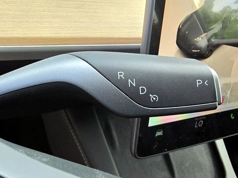 Used 2025 Tesla Model Y Long Range AWD/4WD image 30