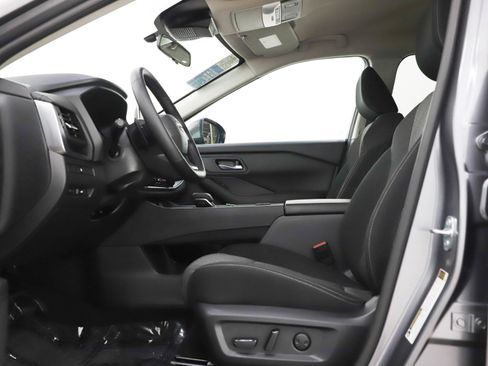 Used 2025 Nissan Rogue SV image 24