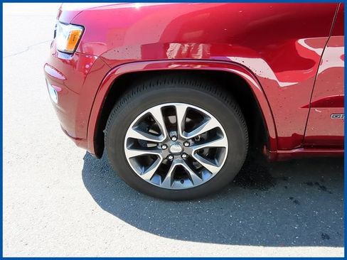 Certified 2018 Jeep Grand Cherokee Overland AWD/4WD image 4