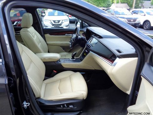 Used 2019 Cadillac XT5 Luxury w/ LPO, Radiant Package AWD/4WD image 25