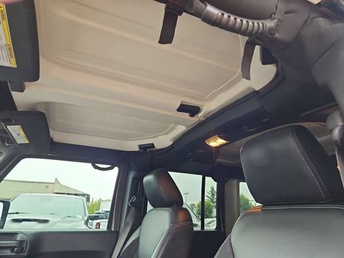 Certified 2017 Jeep Wrangler Unlimited Sahara AWD/4WD image 26
