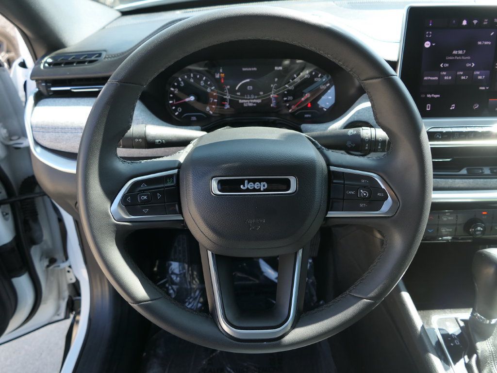 Used 2024 Jeep Compass Latitude AWD/4WD image 15