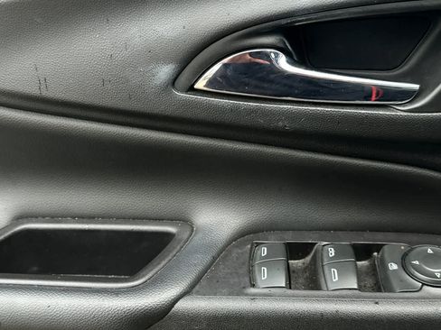 Used 2018 Chevrolet Equinox Premier FWD image 15