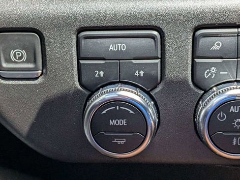Used 2022 GMC Sierra 1500 SLT w/ SLT Premium Plus Package AWD/4WD image 28