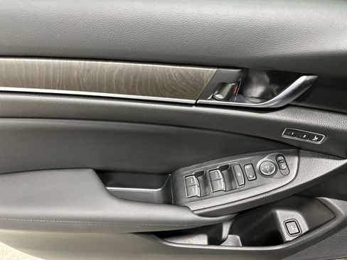 Used 2022 Honda Accord Touring image 17