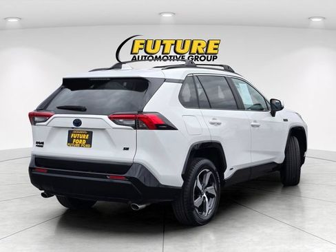 Used 2021 Toyota RAV4 SE w/ Weather & Moonroof Package AWD/4WD image 4