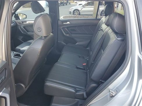 Certified 2022 Volkswagen Tiguan SE R-Line image 11
