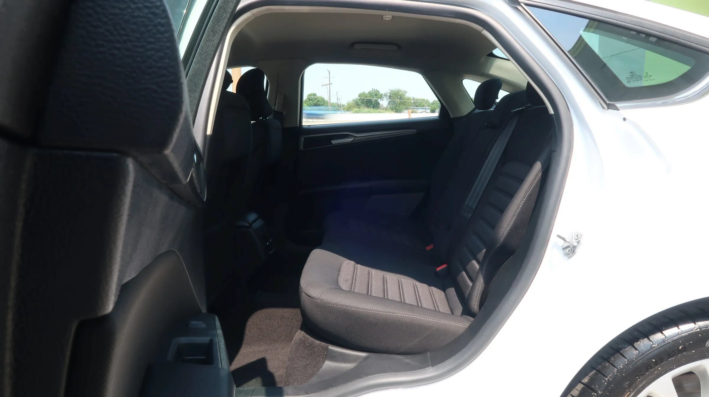 Used 2019 Ford Fusion SE FWD image 19