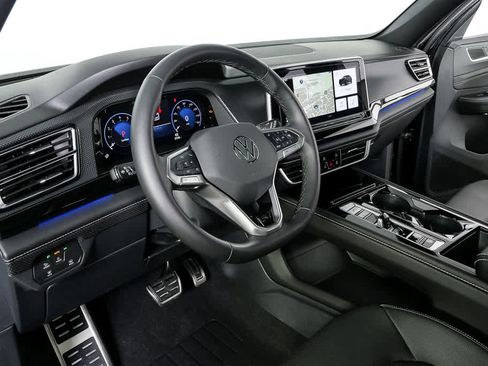 Certified 2025 Volkswagen Atlas Cross Sport SEL R-Line AWD/4WD image 7