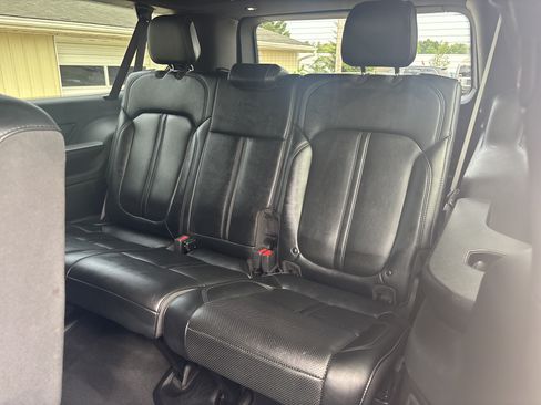 Used 2024 Jeep Wagoneer L Series II w/ Flexible Seating Group RWD image 16
