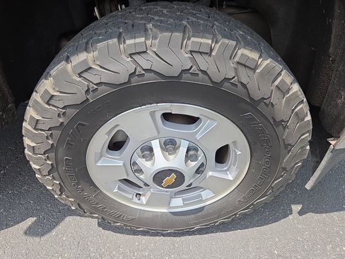 Used 2018 Chevrolet Silverado 2500 W/T w/ WT Convenience Package AWD/4WD image 9