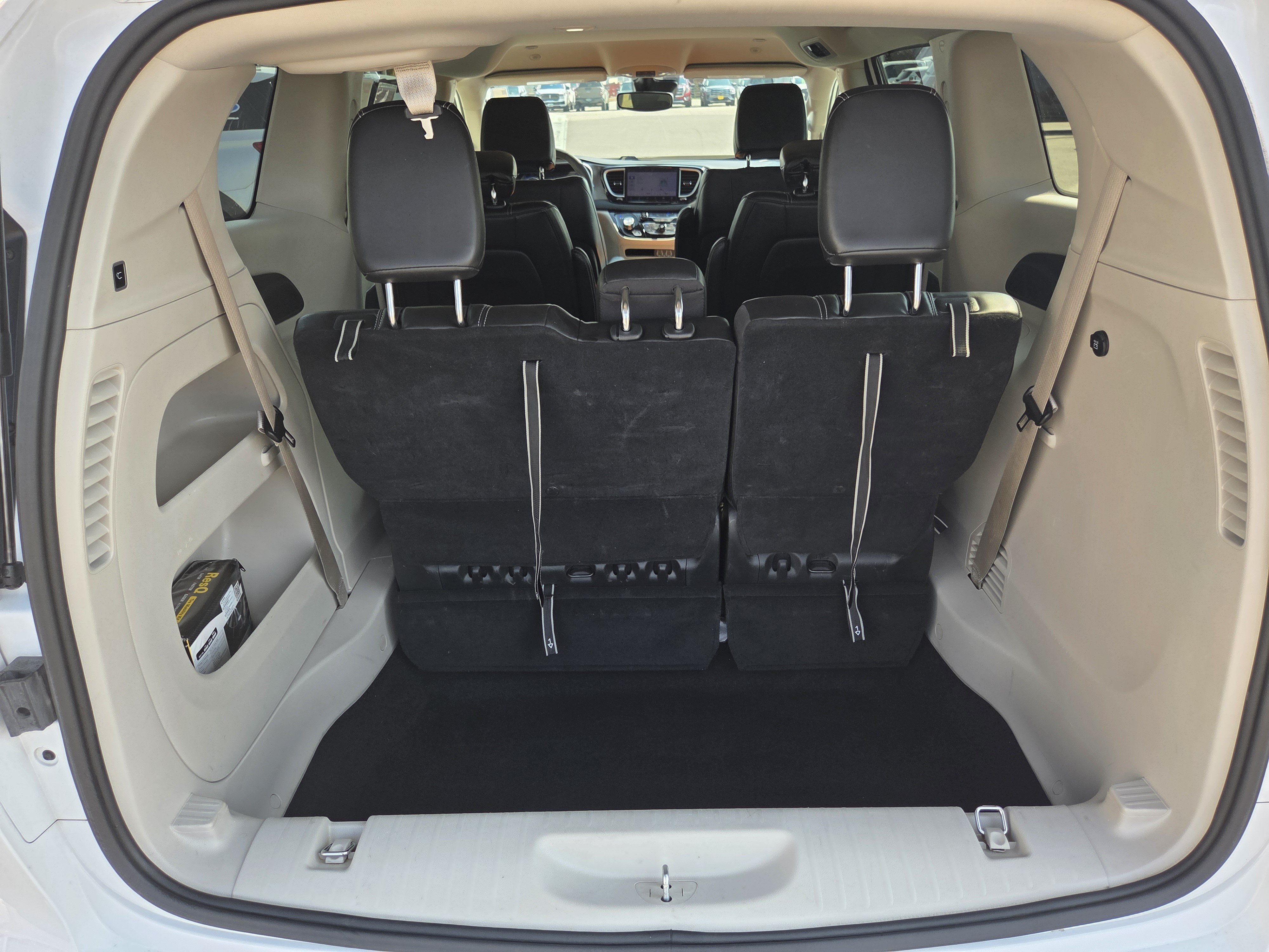 Used 2024 Chrysler Pacifica Touring-L FWD image 22