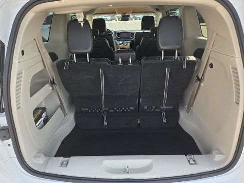 Used 2024 Chrysler Pacifica Touring-L FWD image 22