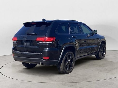 Used 2018 Jeep Grand Cherokee Laredo AWD/4WD image 5