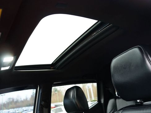 Used 2019 Toyota Tacoma Limited image 11